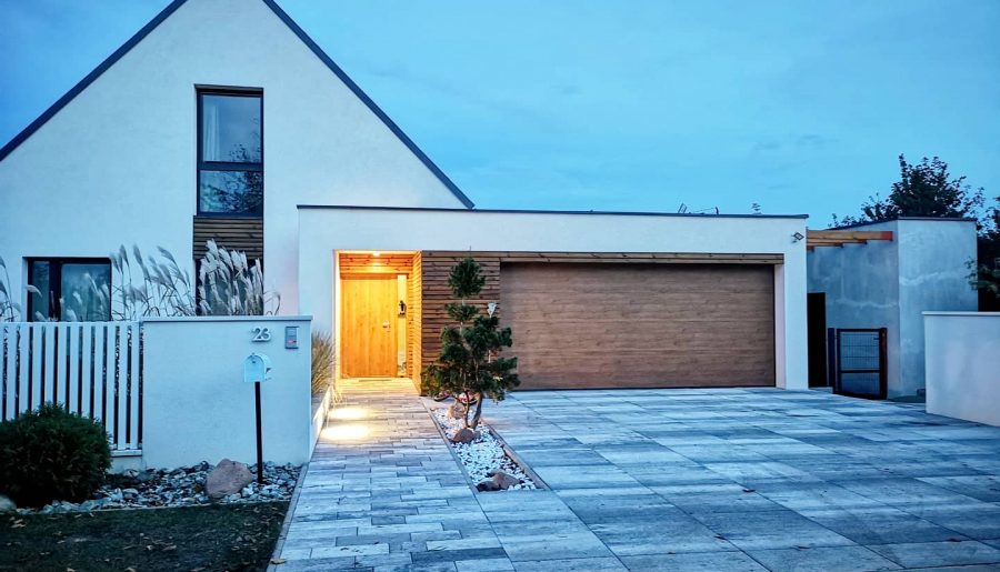 Ile kosztuje budowa domu? Podjazd koszt budowy